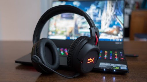 corsair hs70 vs hyperx cloud flight (1)