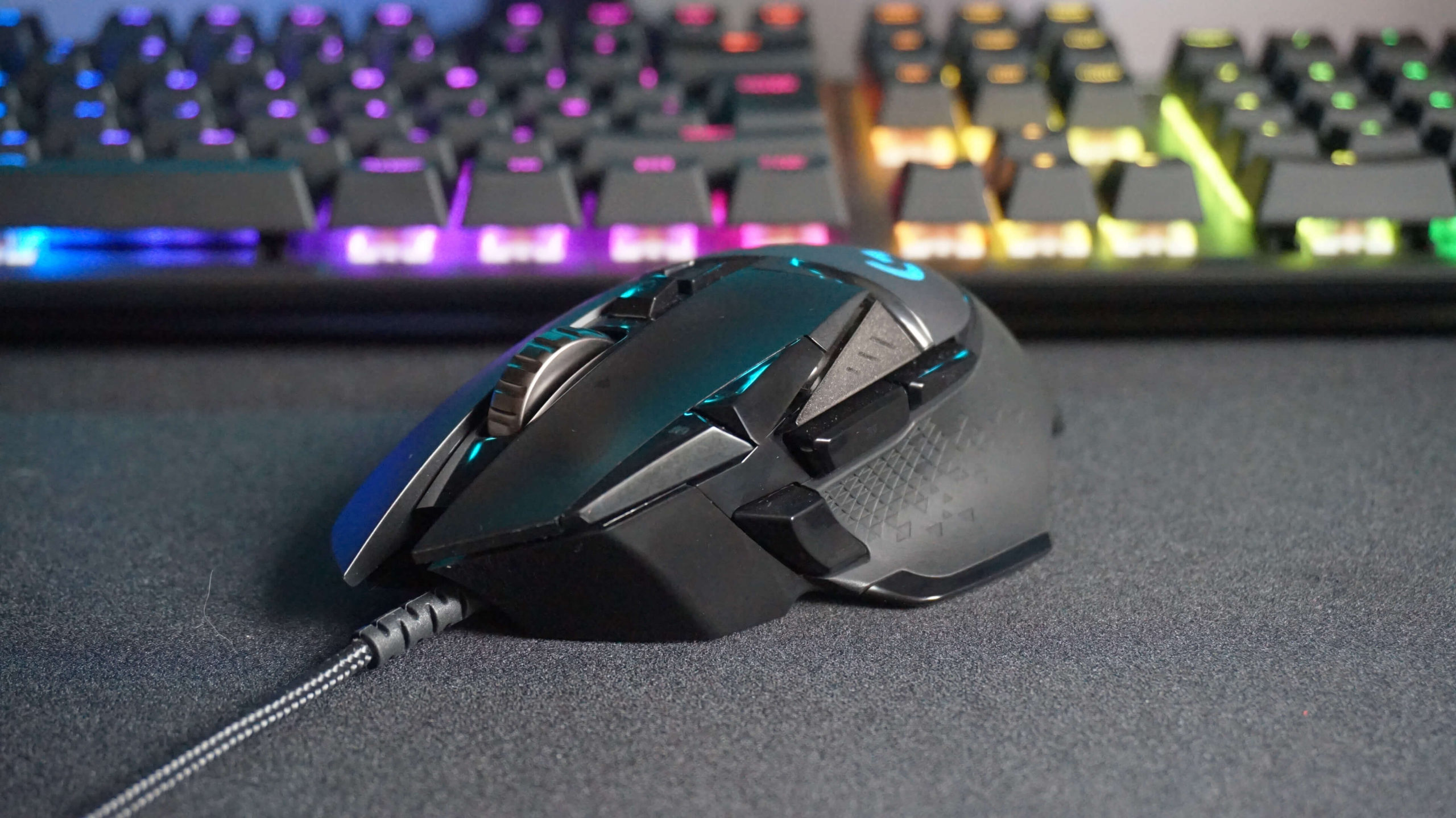 Frugtbar Kollektive At interagere Logitech G502 Lightspeed Vs G502 Hero: What is the Difference?