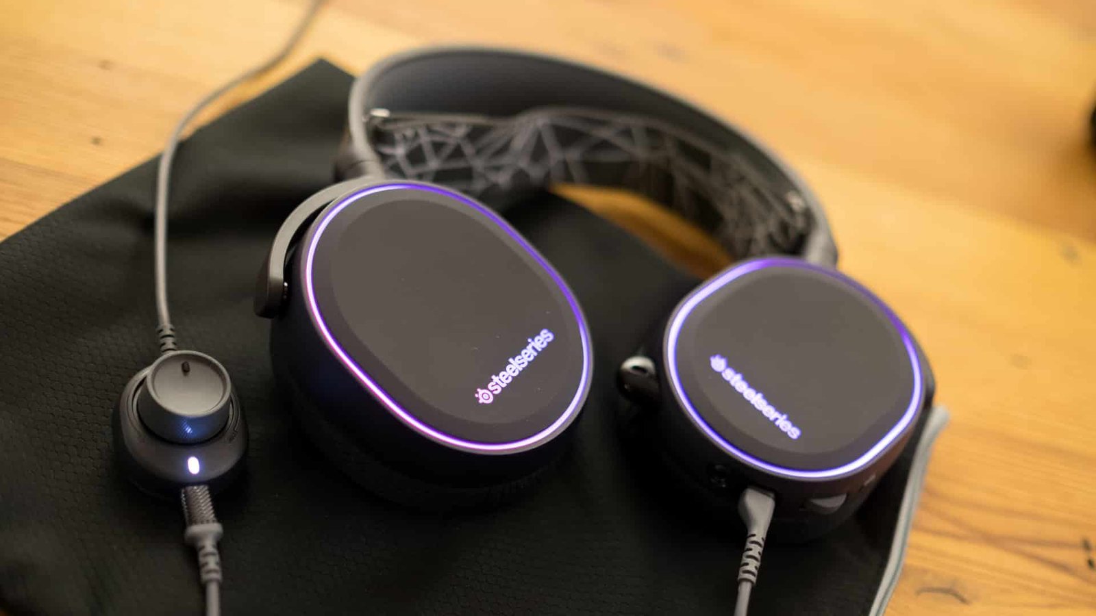 hyperx cloud 2 or steelseries arctis 5