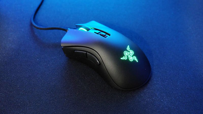 Лучшие игровые мышки 2024. Razer DEATHADDER v2. Рейзер дезадер в2. Razer DEATHADDER 2009 года. Razer DEATHADDER v3 Pro ножки.