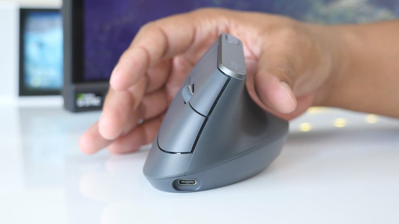 logitech mx vertical vs anker vertcle mouse (1)