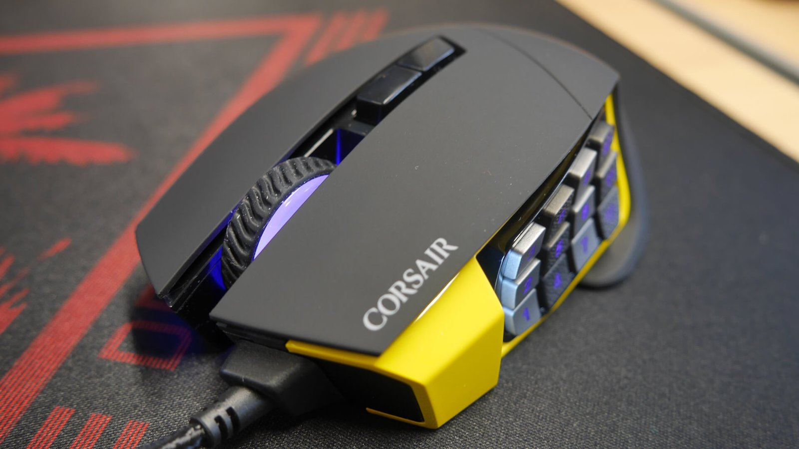 logitech g600 vs corsair_scimitar pro (1)