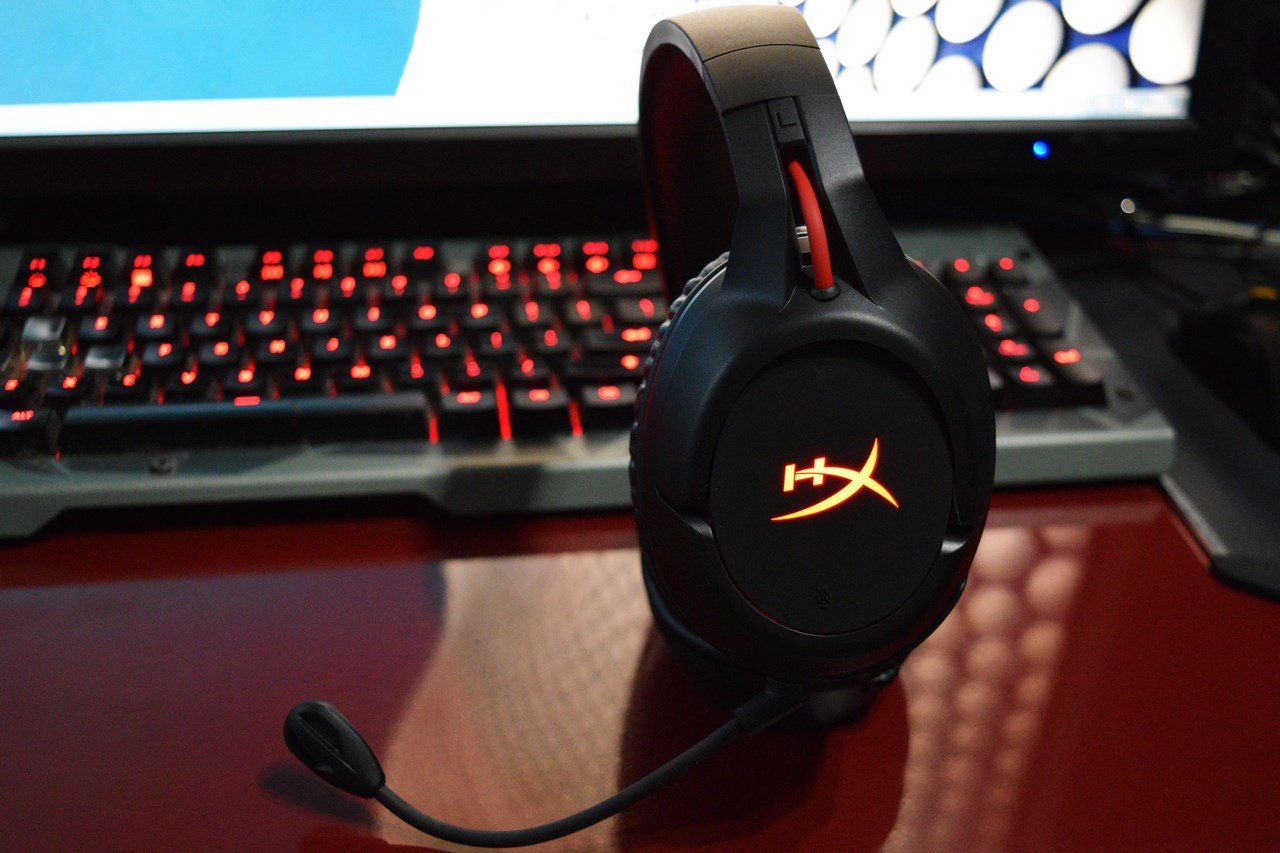 CORSAIR HS70 vs HYPERX CLOUD 2