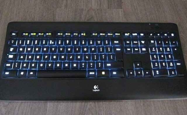 Logitech K800