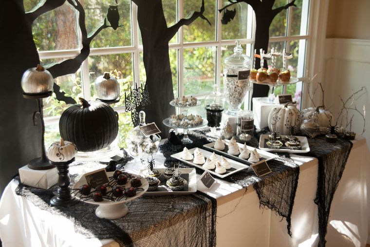 35 Terrifying Table Decoration Ideas for Halloween