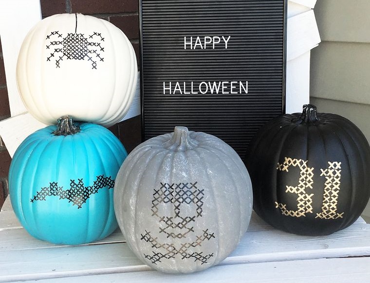 Cheerful Coloring Ideas on the Pumpkin to Decorate on Halloween