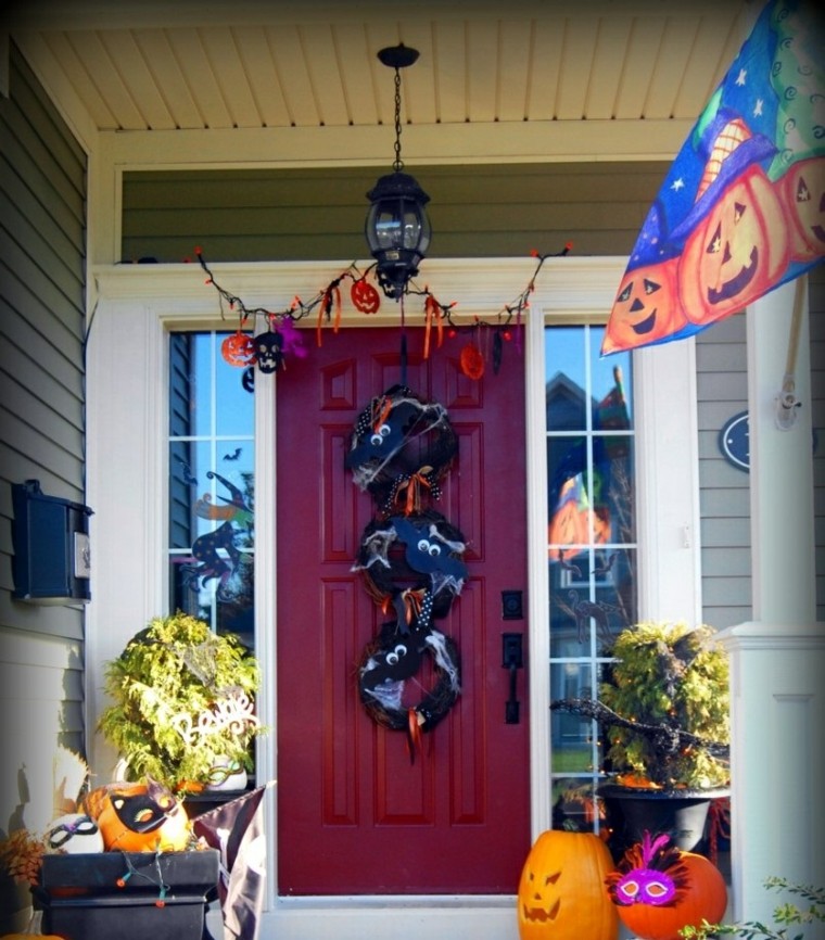 Ways to Decorate the Door for Halloween