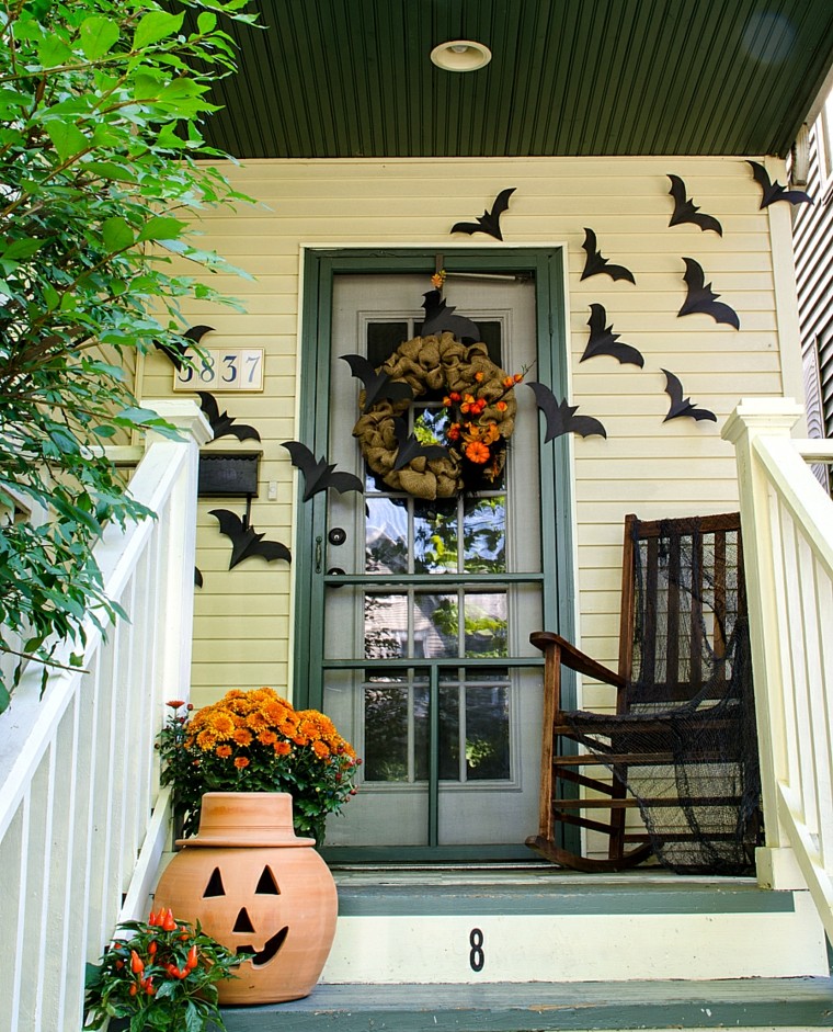 Ways to Decorate the Door for Halloween
