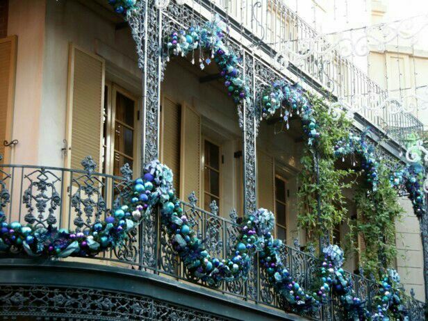 16 Ideas to Decorate Your Terraces and Balconies for Christmas