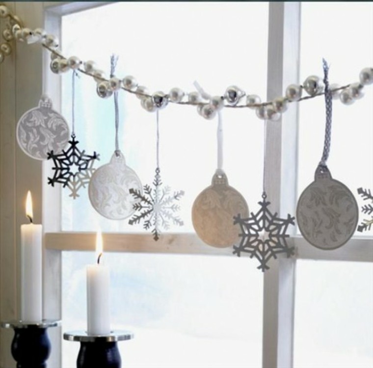 18 Window Decoration Ideas for Christmas