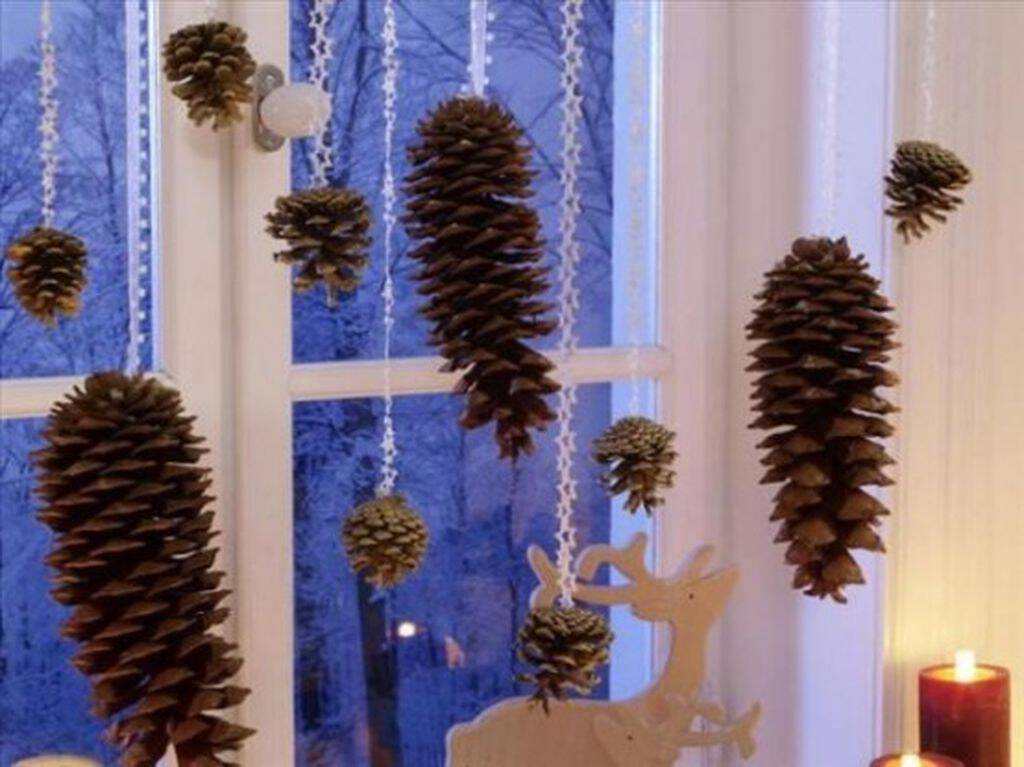 18 Window Decoration Ideas for Christmas