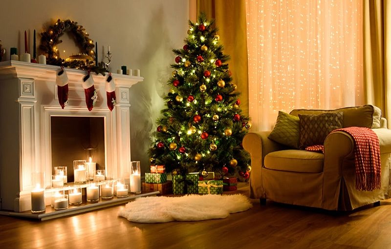 21 Decoration Ideas For Christmas With Your Hands The Style Inspiration - A Family By Decorating Christmas Tree At Home Drawing