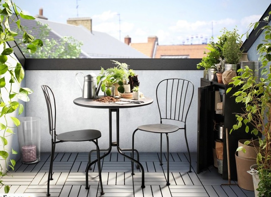 25 Ideas to Remodel an Open Loggia Furniture, Plants, Protection From Precipitation 