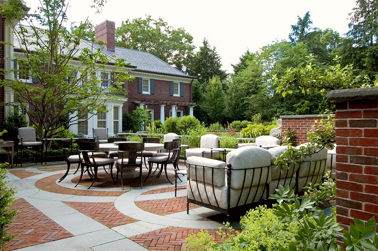 25 Ideas and Tips for Decorated Gardens and Patios