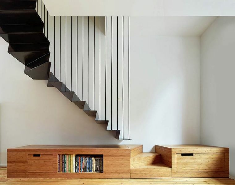 30 Interior Staircase Models With Black Elements Integrated Into the Design