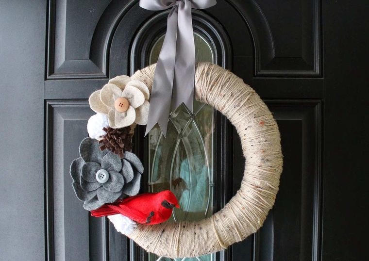 33 Cute and Original Yarn Wreath Ideas for Autumn and Other Festivities