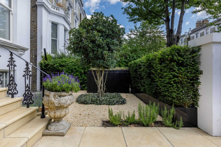 15 Small Gardens With Stone Design Ideas