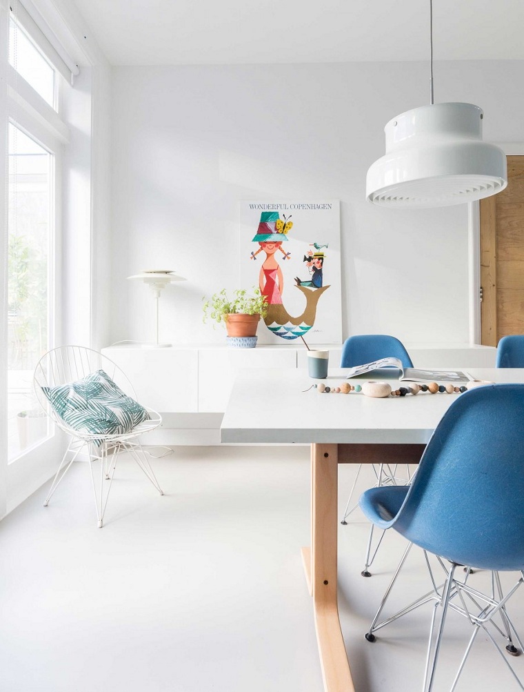 10 White House With Scandinavian Designs and Mid-century Furniture