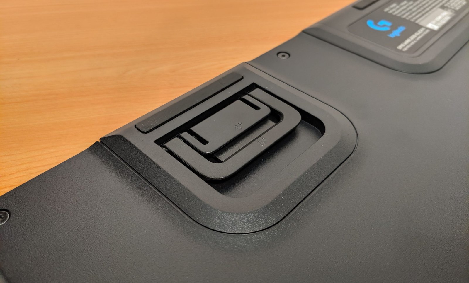 Logitech G915 LIGHTSPEED vs Razer BlackWidow V3 Pro Which is Better